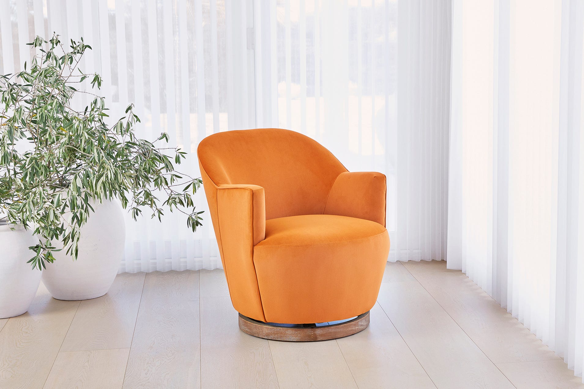 Lounge Lovers - Chloe Swivel Armchair
